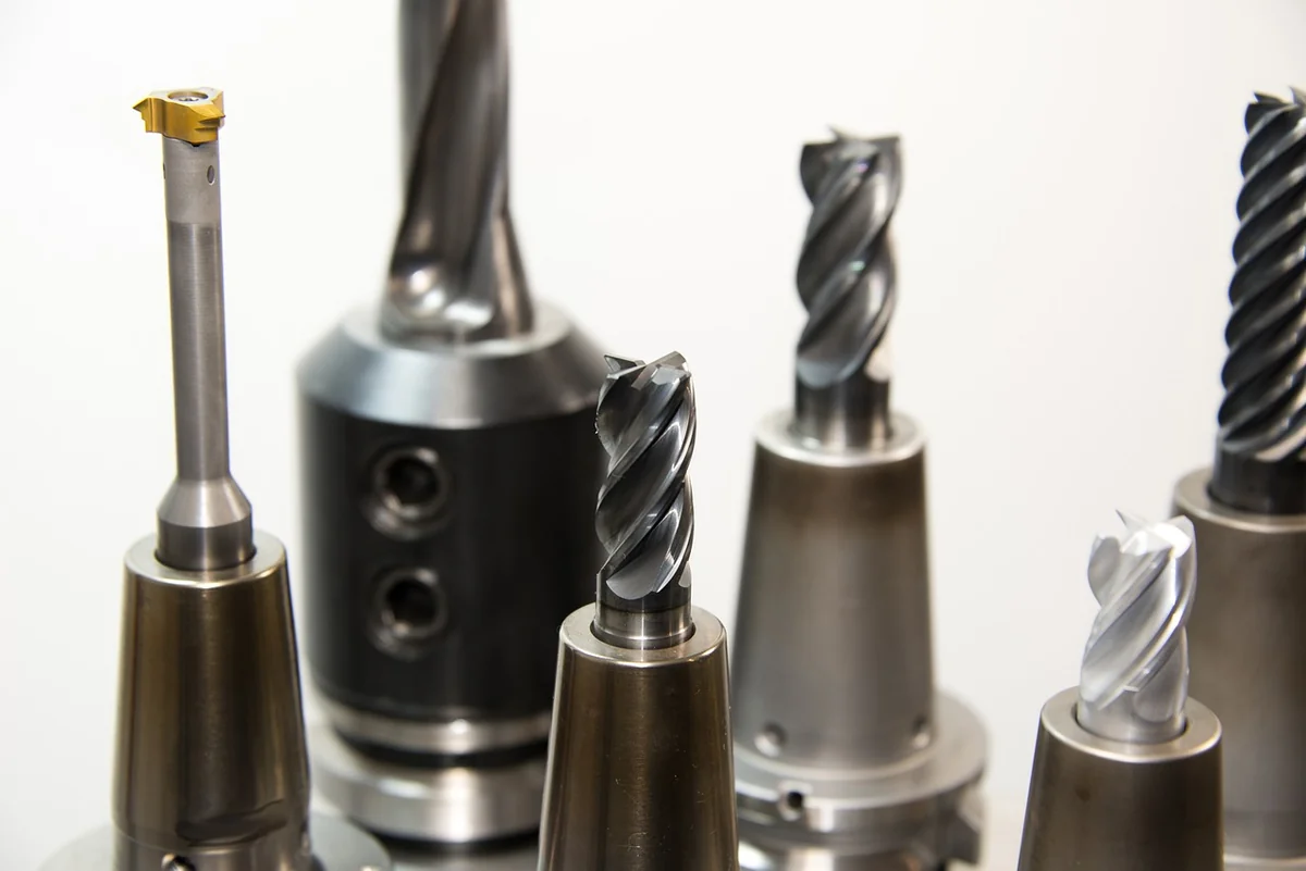 Comment choisir les outils de bricolage essentiels pour débutants en 2026